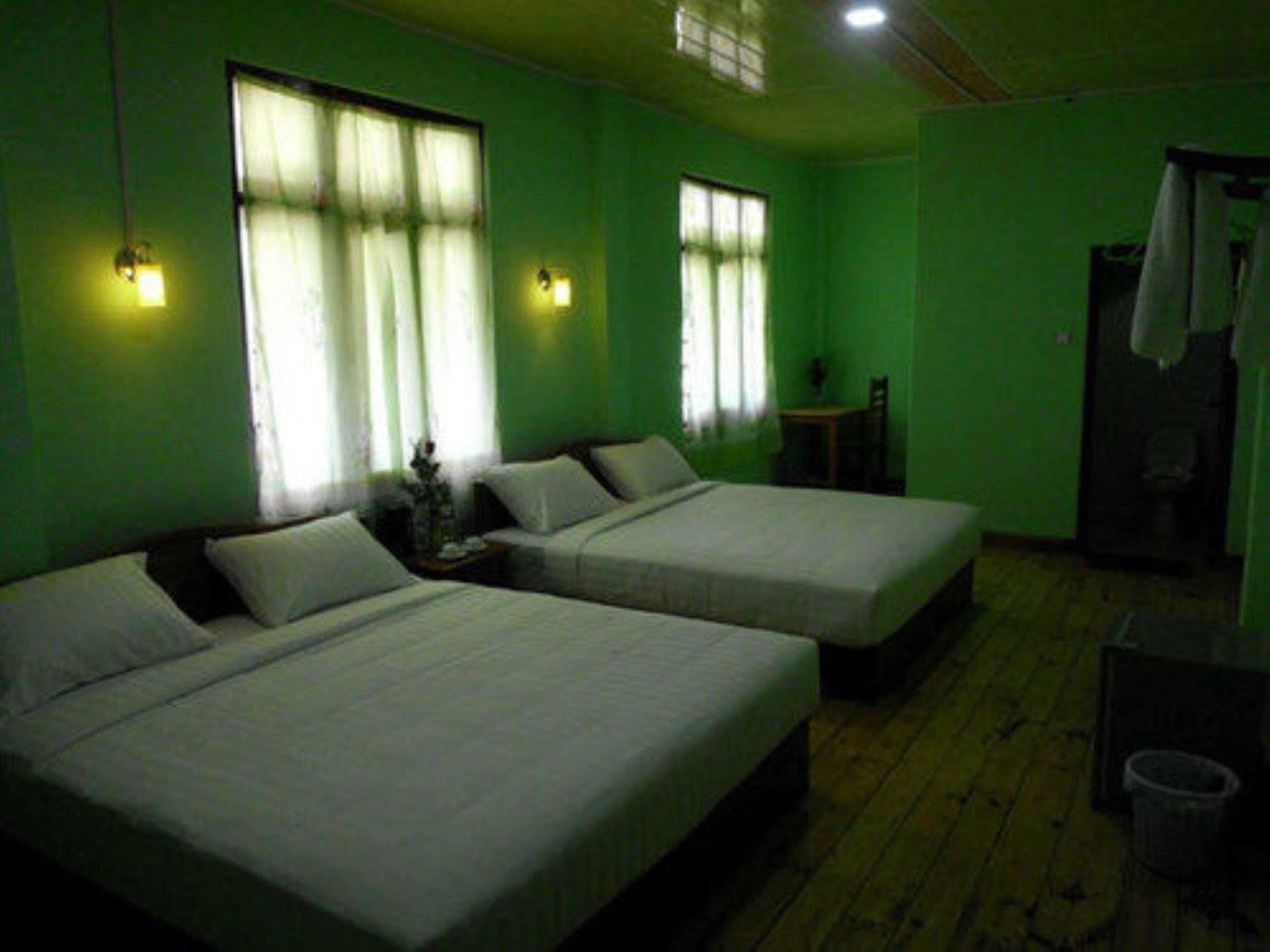 Railroad Hotel Кало Экстерьер фото