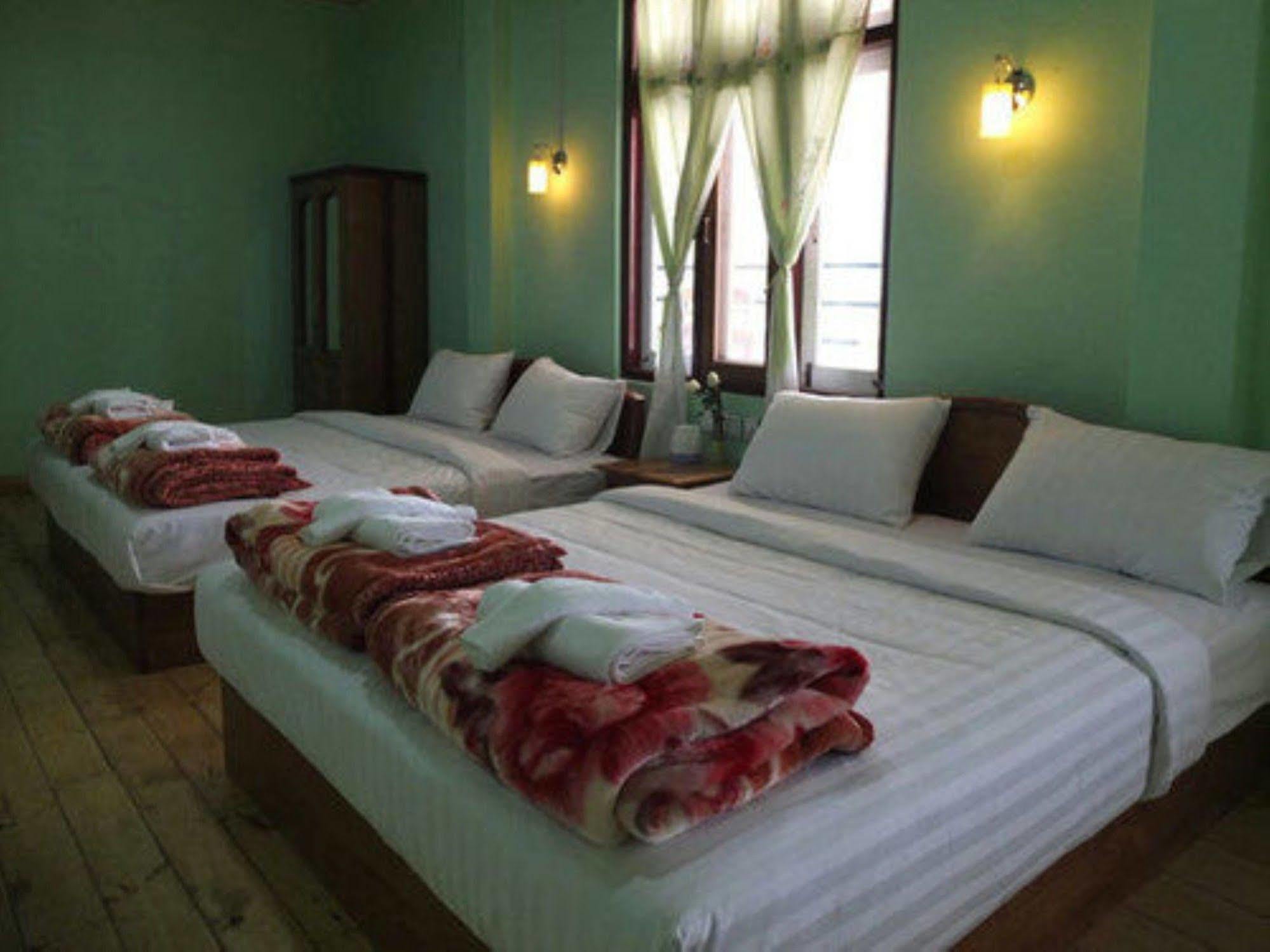Railroad Hotel Кало Экстерьер фото