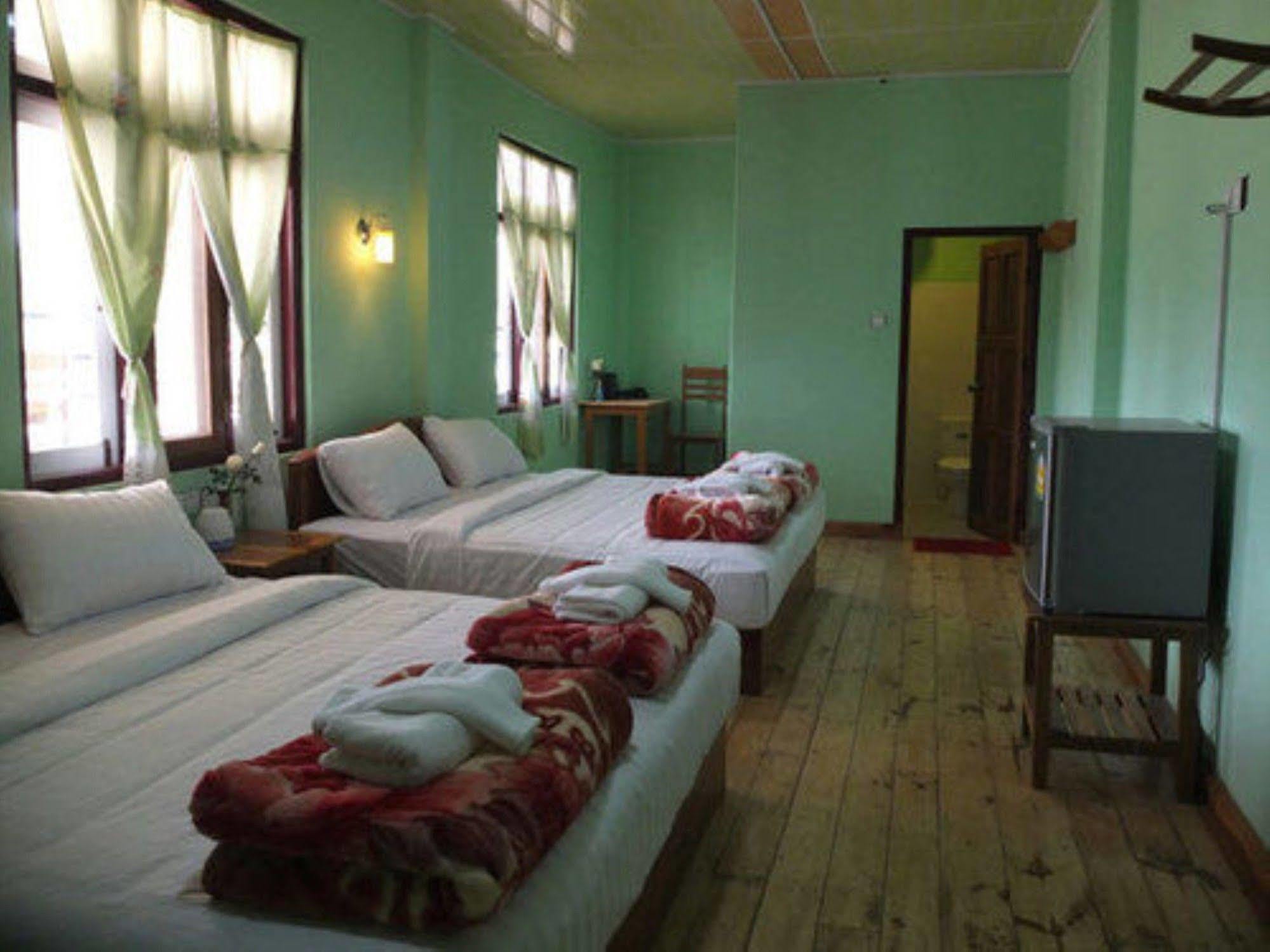 Railroad Hotel Кало Экстерьер фото